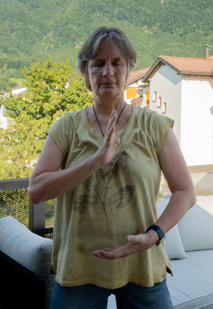 Qigong Übung in entspannter Atmosphäre